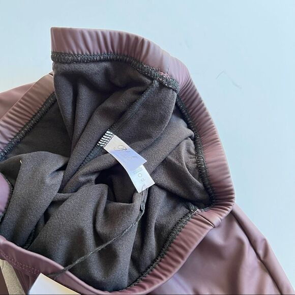 Plush Fleece Lined Liquid Faux Leather Leggings in Wine XS - Picture 6 of 6